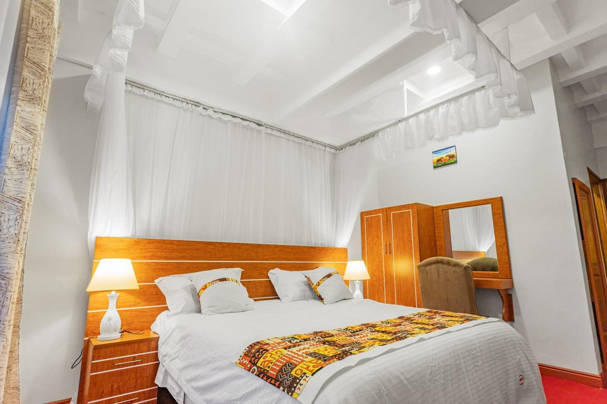 Ambrosia Heights Entebbe Hotel Екстериор снимка