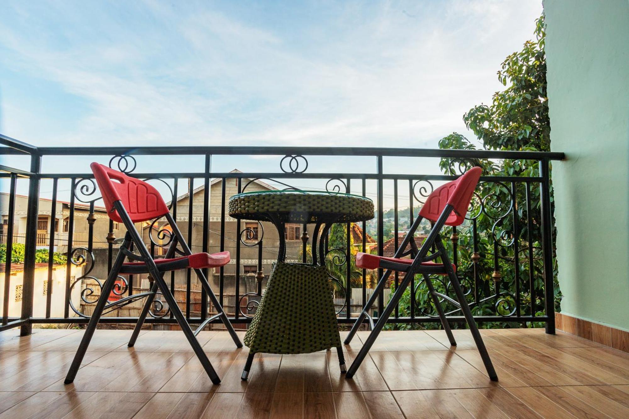Ambrosia Heights Entebbe Hotel Екстериор снимка
