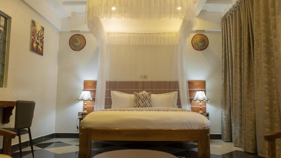 Ambrosia Heights Entebbe Hotel Екстериор снимка