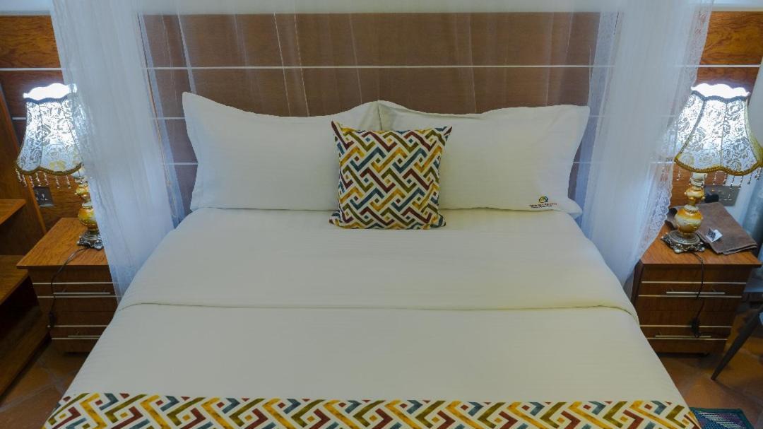 Ambrosia Heights Entebbe Hotel Екстериор снимка